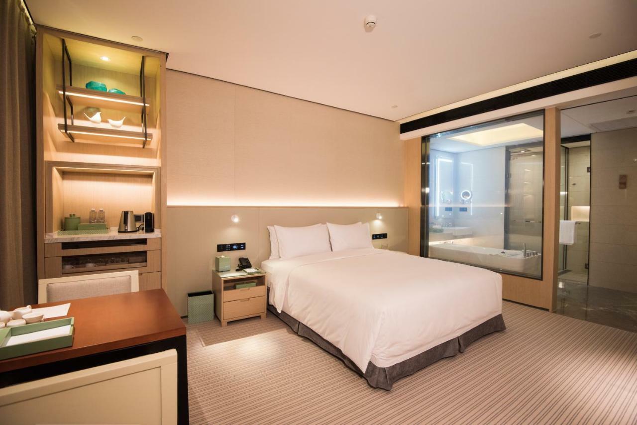 Virtuous World Hotel Foshan Esterno foto