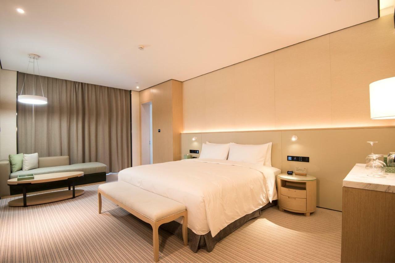 Virtuous World Hotel Foshan Esterno foto