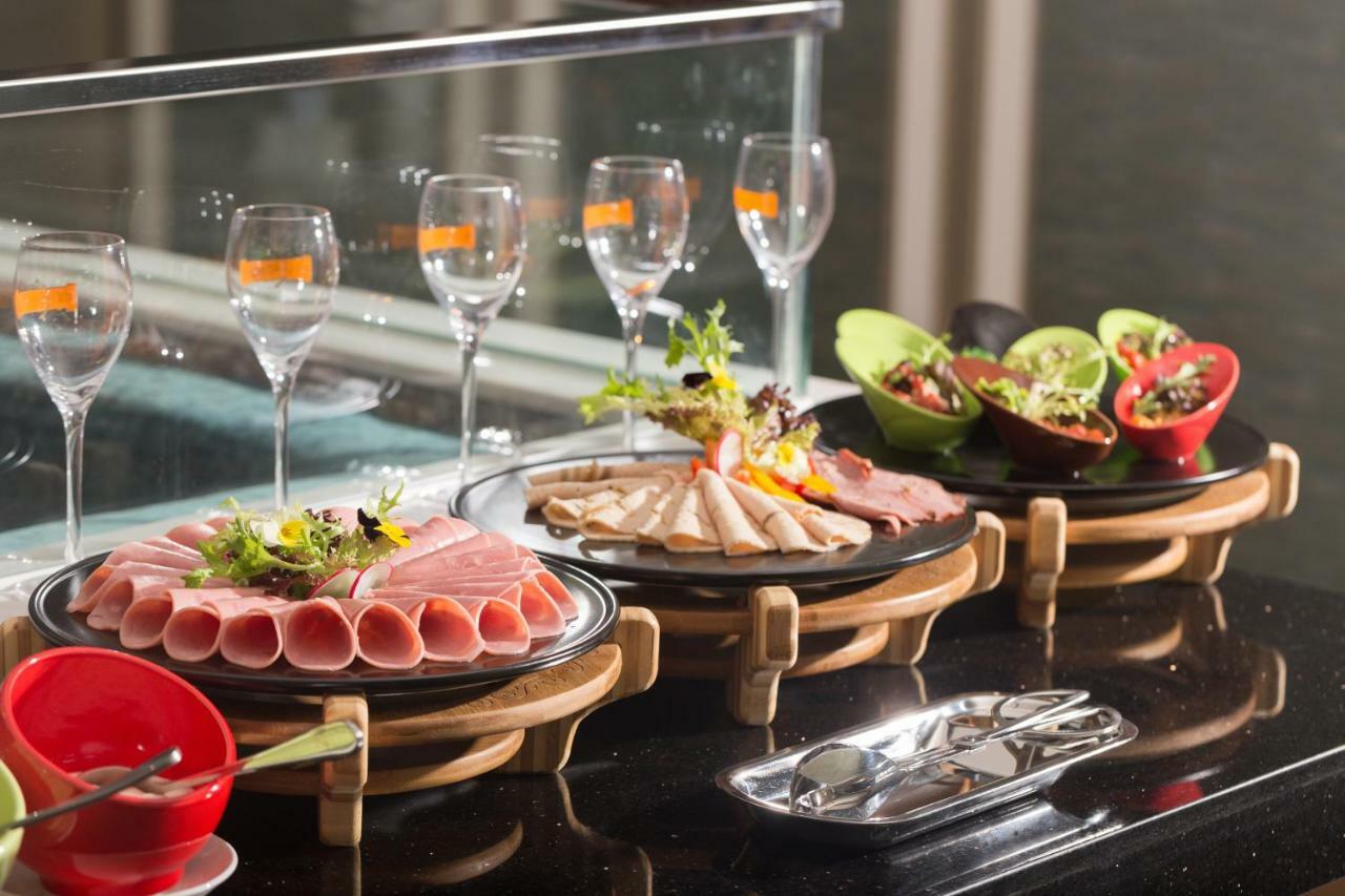 Virtuous World Hotel Foshan Esterno foto